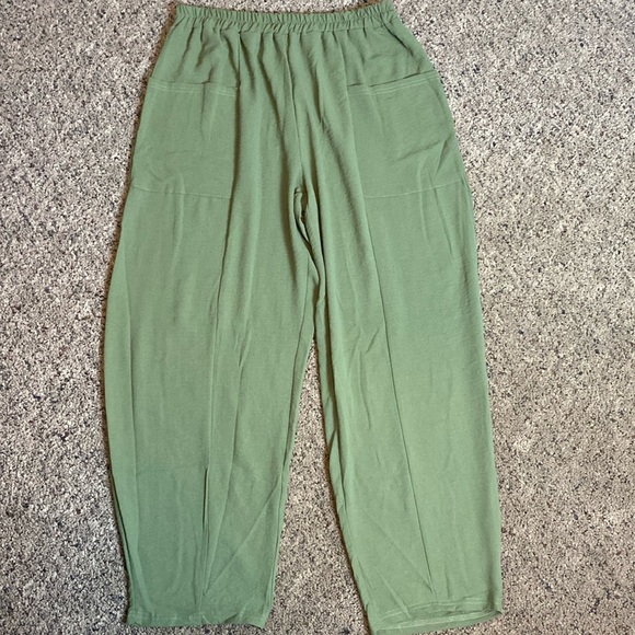 Sage Green Pants Lightweight Relaxed Flowy Elastic Waist Front Pockets XL NWOT - Picture 1 of 6
